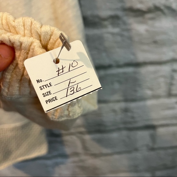 NWT Pete Collection Size Large Cream/Grey Knit Asymmetrical Long Sleeve V-Neck - Picture 13 of 16